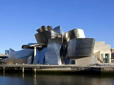 Museo Guggenheim Bilbao (Guggenheim Museum Bilbao), a museum in Bilbao, Spain