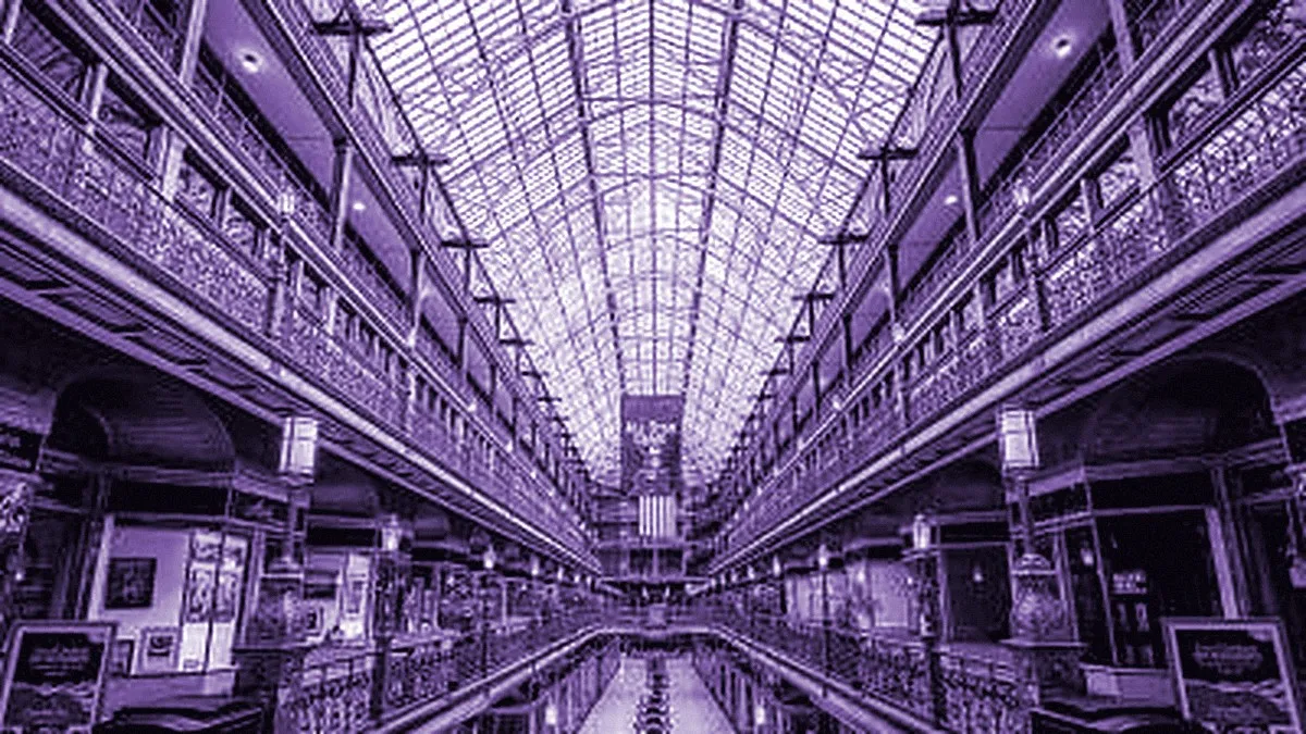 Cleveland, United States — panoramic view of Cleveland Arcade