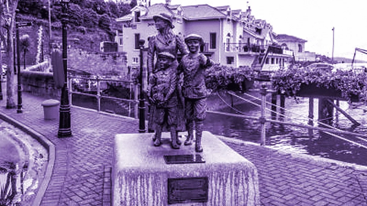 Cobh, Ireland — panoramic view of Annie Moore Statue