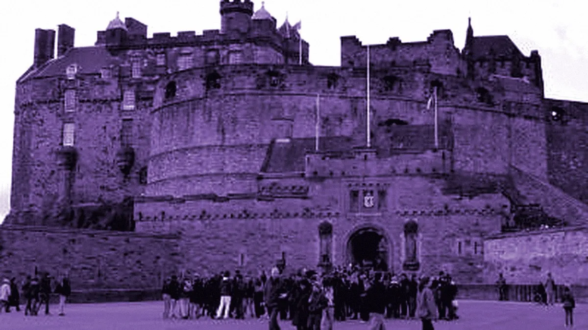 Edinburgh, United Kingdom — panoramic view of Edinburgh Castle