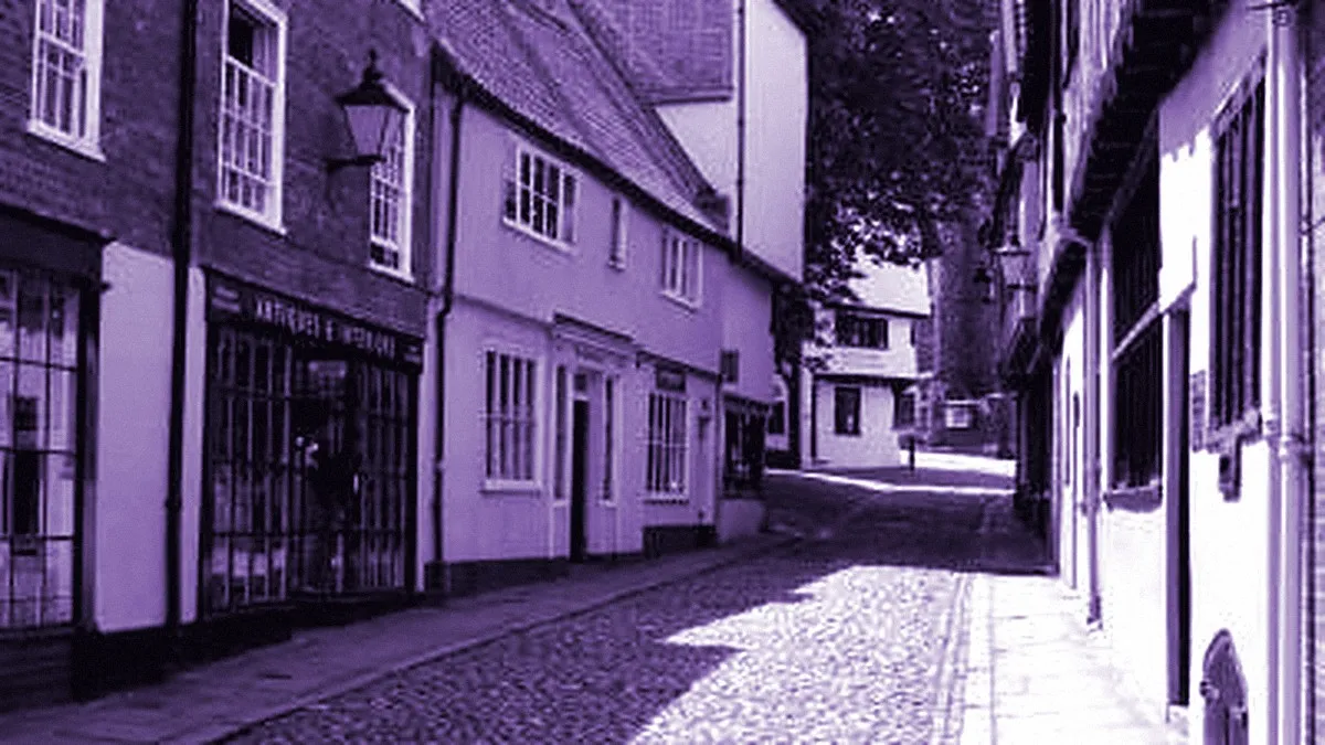 Norwich, United Kingdom — panoramic view of Elm Hill
