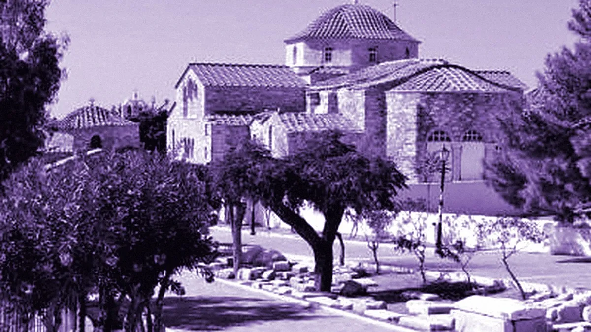 Paros, Greece — panoramic view of Church of Virgin Mary with a Hundred Doors