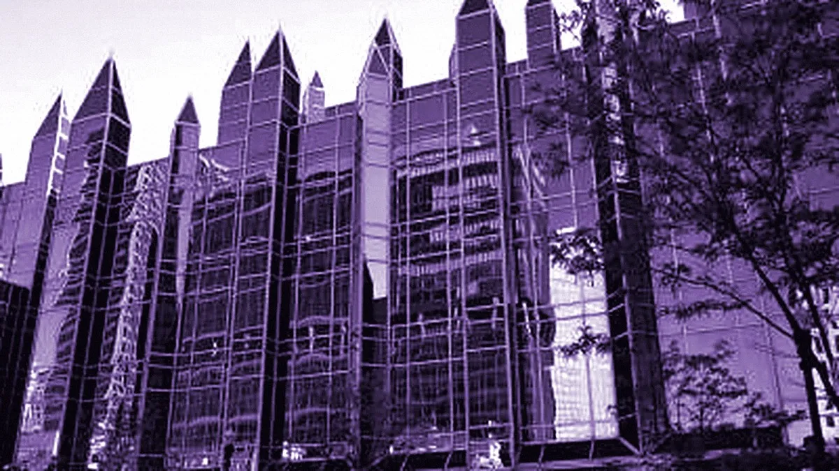 Pittsburgh, United States — panoramic view of PPG Place