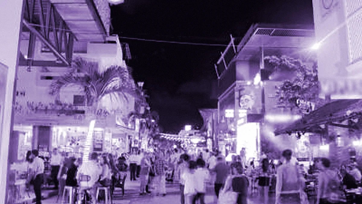 Playa del Carmen, Mexico — panoramic view of Fifth Avenue
