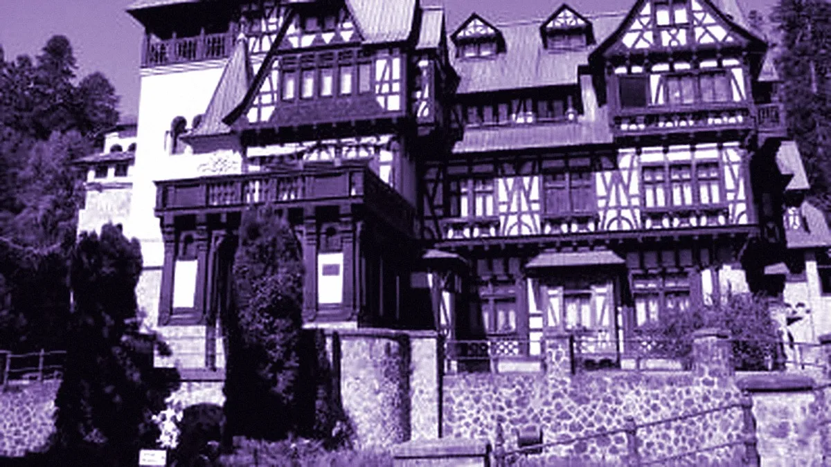 Sinaia, Romania — panoramic view of Pelisor Castle