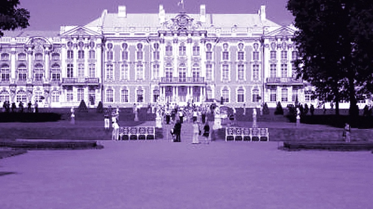 St Petersburg, Russia — panoramic view of Catherine Palace and Park