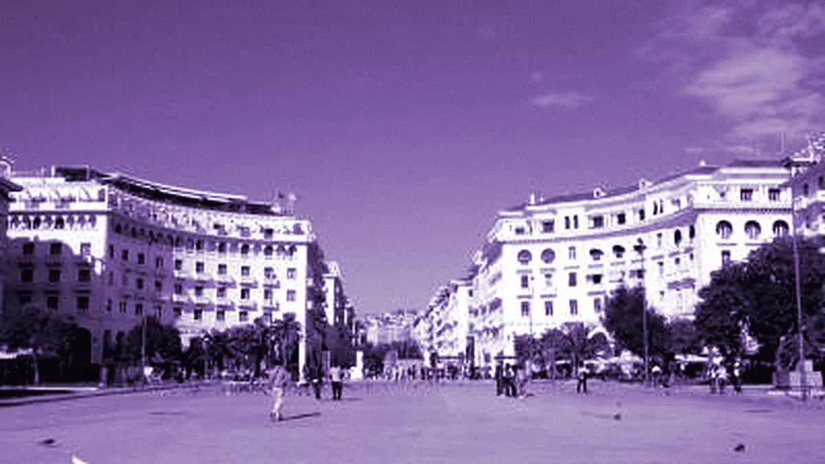 Thessaloniki, Greece — panoramic view of Aristotelous Square