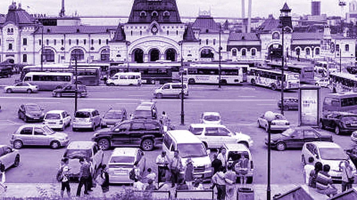 Vladivostok, Russia — panoramic view of Vokzalnaya Square